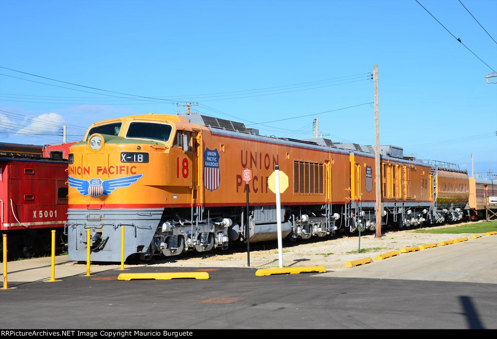 Union Pacific 8500 GTEL Turbine A, B unit and Tender